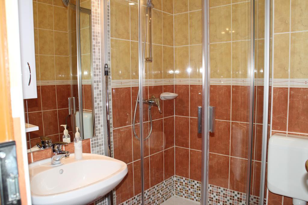 Mandarin Wellness Apartman Siófok Chambre photo