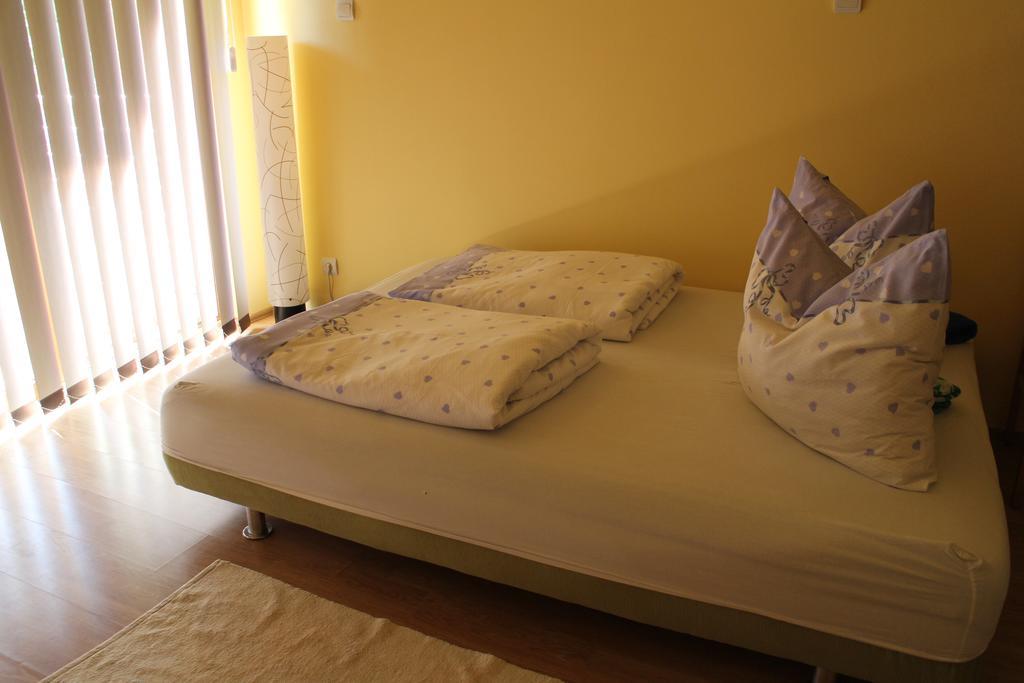 Mandarin Wellness Apartman Siófok Chambre photo