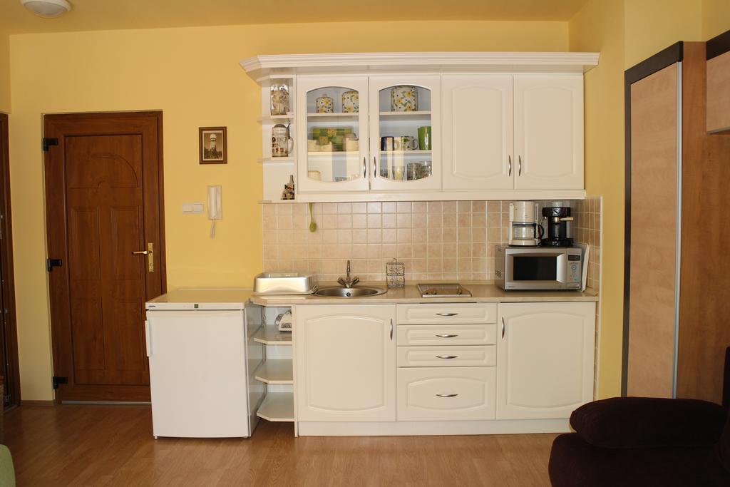 Mandarin Wellness Apartman Siófok Chambre photo