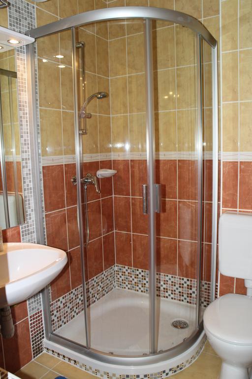 Mandarin Wellness Apartman Siófok Chambre photo